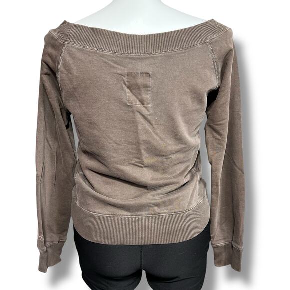 Old Navy Womens Y2K Sweatshirt Wide Boat Neck Graphic Print Banded Hem Brown Lar - Picture 4 of 10